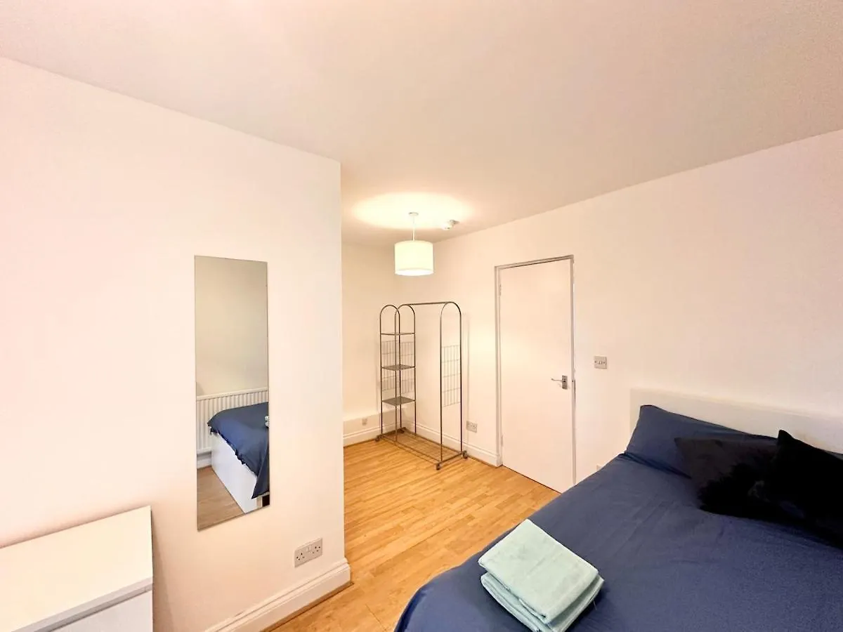 Flat-By Lewisham Train Station Apartment London United Kingdom