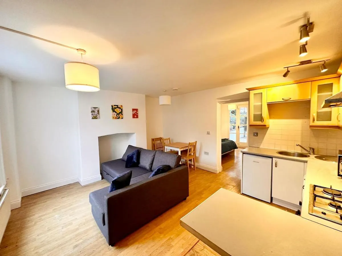 Flat-By Lewisham Train Station location